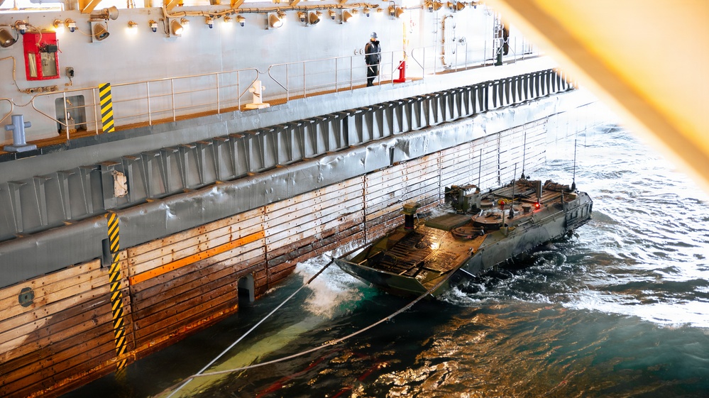3d AA Bn. Marines Conduct ACV Well Deck Operations Aboard USS Ashland