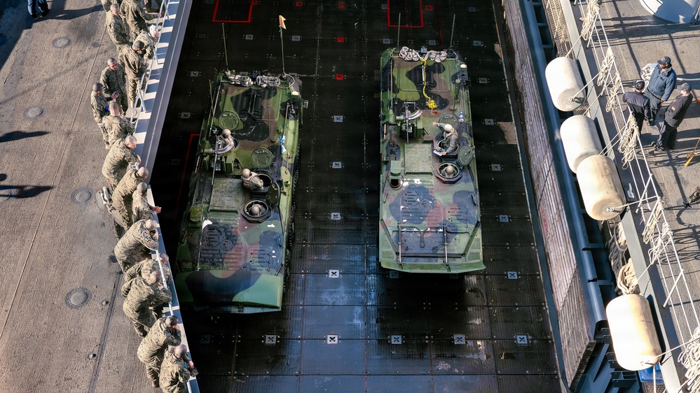 3d AA Bn. Marines Conduct ACV Well Deck Operations Aboard USS Ashland