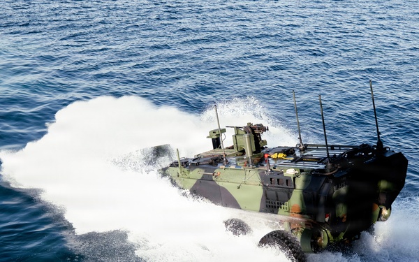 3d AA Bn. Marines Conduct ACV Well Deck Operations Aboard USS Ashland