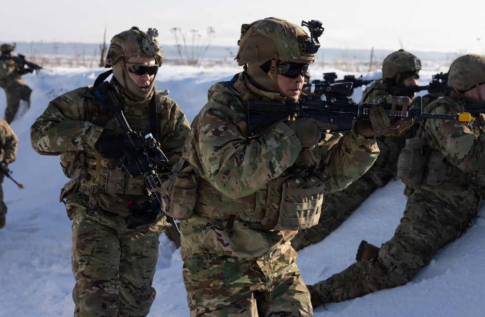 3-8 Conducts STX with M2A3 Bradley fighting vehicles