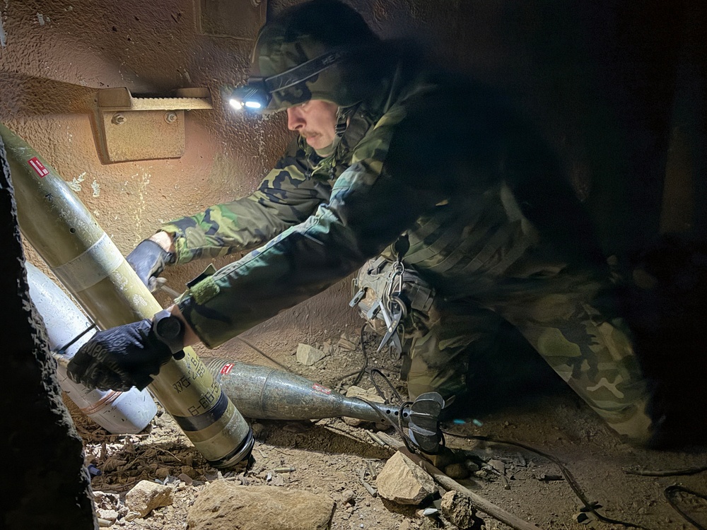 U.S. Army 702nd Ordnance Company (EOD) and Moldova Armed Forces conduct combined explosive hazard clearance during JMRC 2026