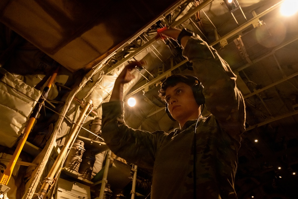 61st Expeditionary Airlift Squadron conducts airlift mission