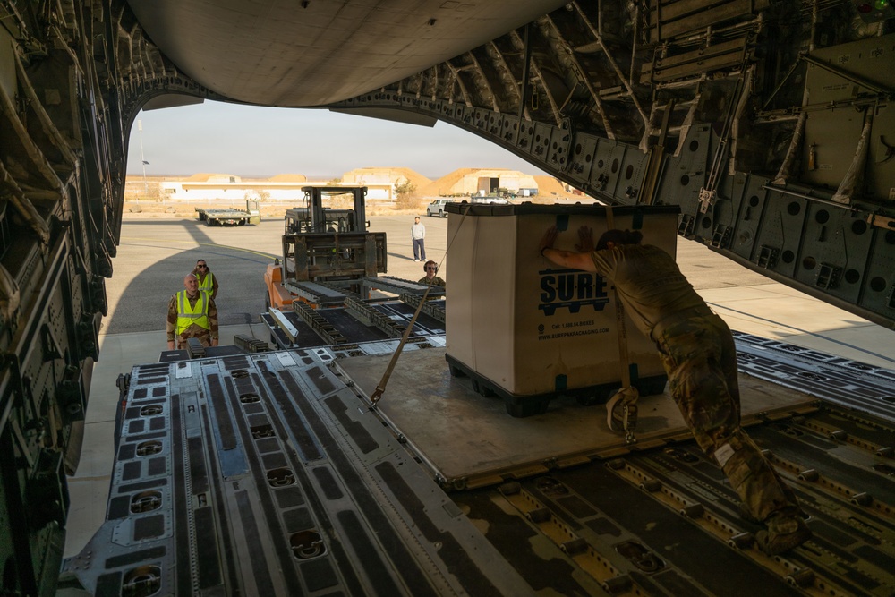 16th Expeditionary Airlift Squadron conducts airlift mission