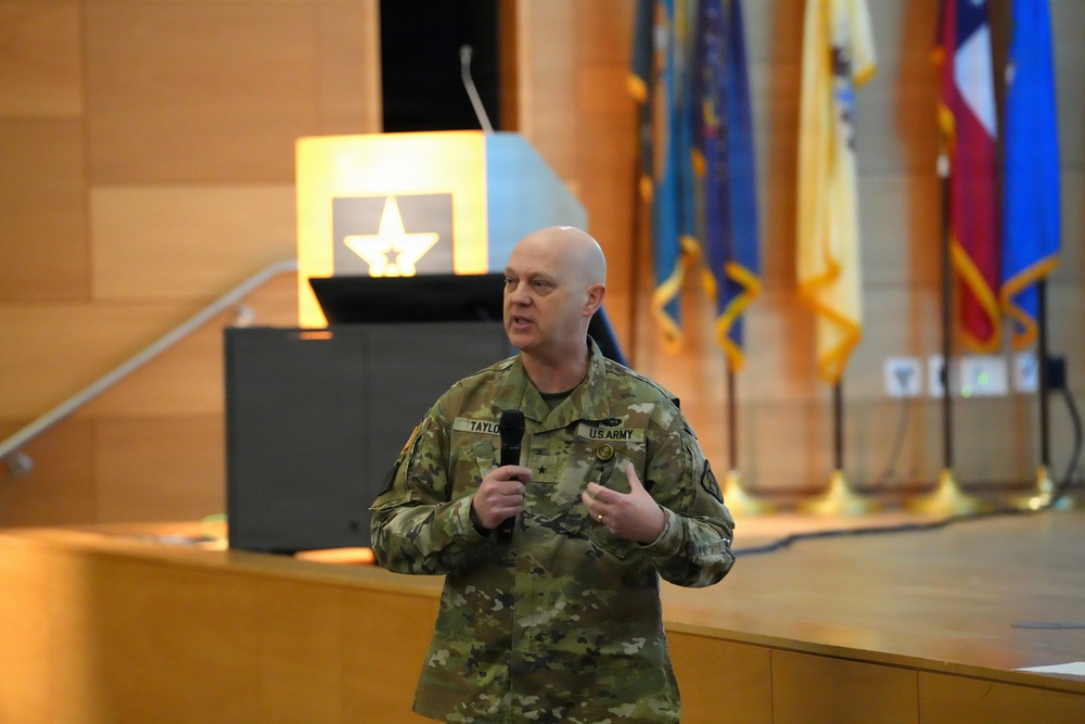 ‘Bring your core strength’ to rapidly scale NGC2, Army leaders encourage industry at TEM 15