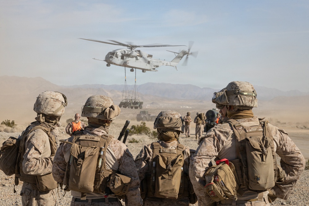 Marines With HMH 461 Participate in an Air Logistics Course