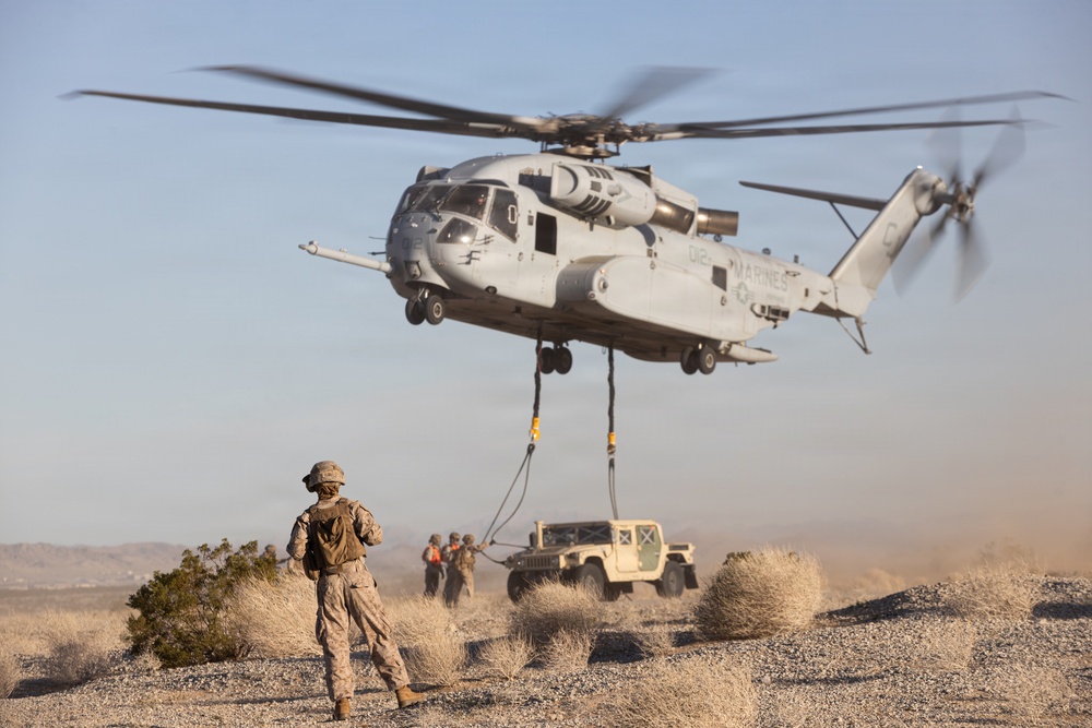 Marines With HMH 461 Participate in an Air Logistics Course