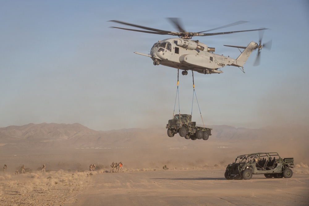 Marines With HMH 461 Participate in an Air Logistics Course
