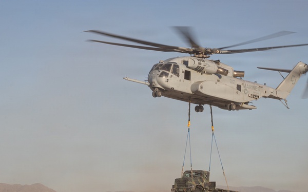 Marines With HMH 461 Participate in an Air Logistics Course