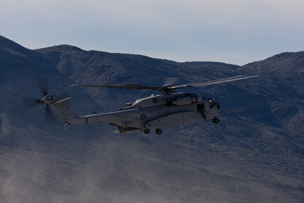 Marines With HMH 461 Participate in an Air Logistics Course