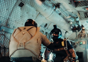 1st Special Forces Group (Airborne) Green Berets execute HALO jumps in Arizona
