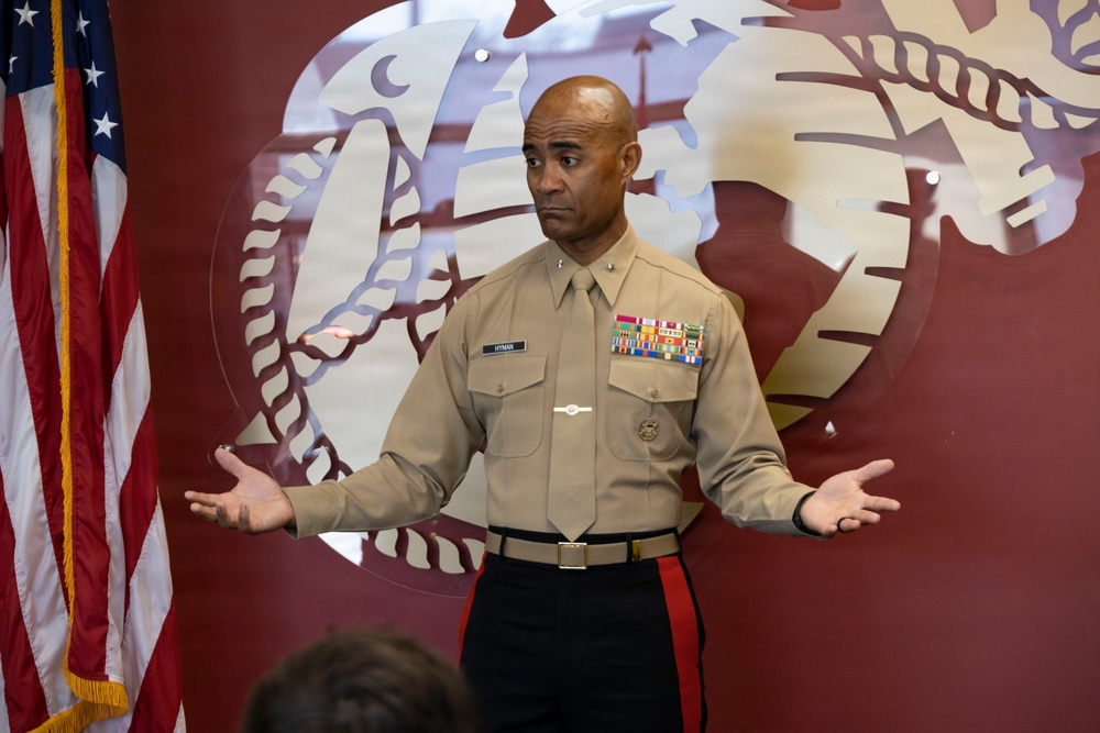 Western Recruiting Region Leadership Visits Recruiting Station Oklahoma City