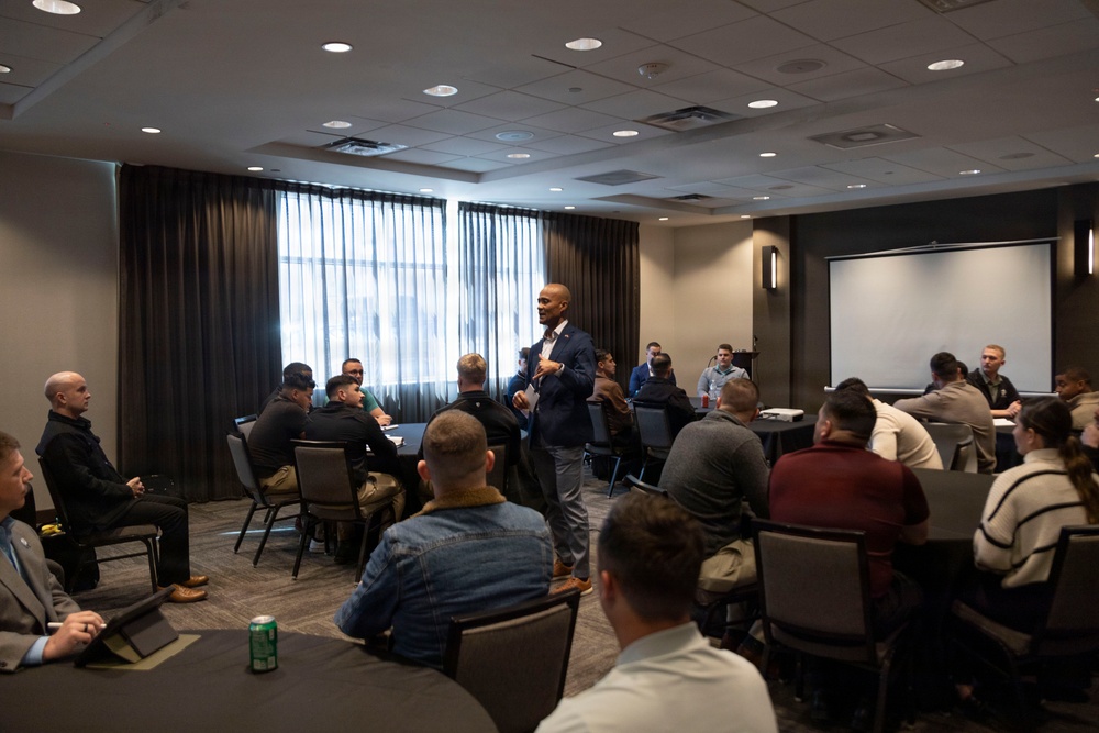 Western Recruiting Region Leadership Visits Recruiting Station Oklahoma City