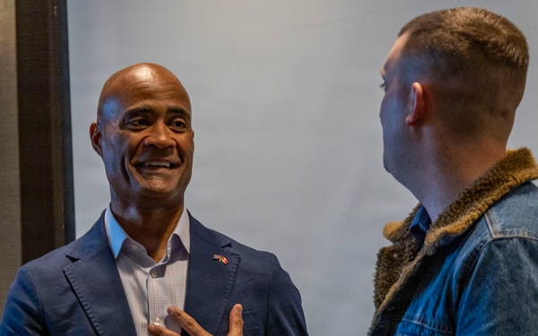 Western Recruiting Region Leadership Visits Recruiting Station Oklahoma City