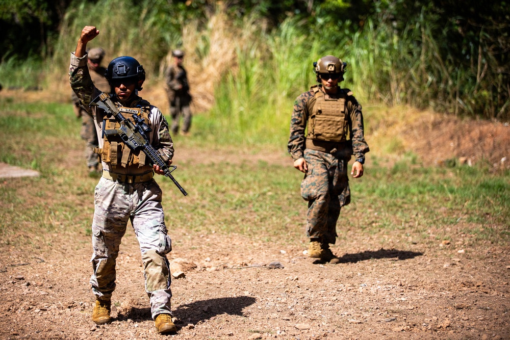 U.S. Marines and Panamanian Partners train on identifying explosive hazards