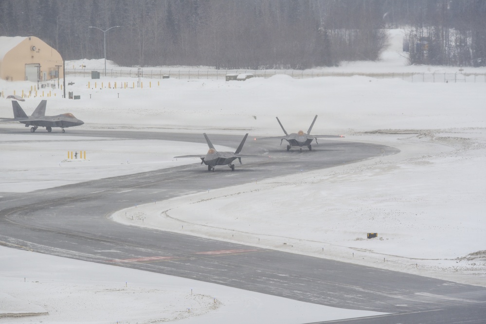 F-22 Raptor send-off in the snow