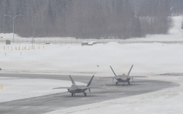 F-22 Raptor send-off in the snow