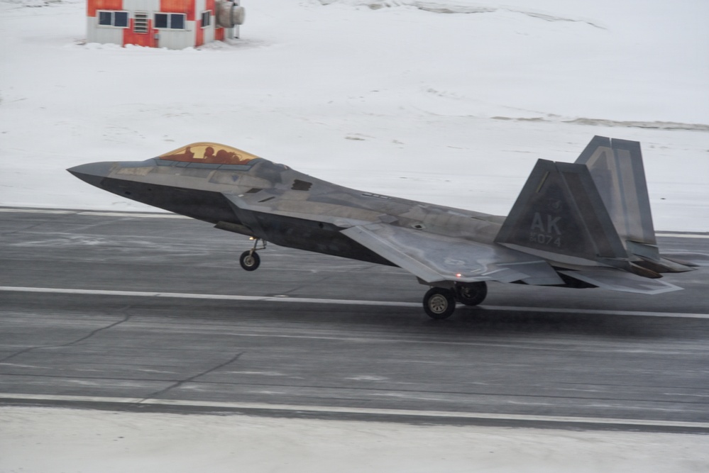 F-22 Raptor send-off in the snow