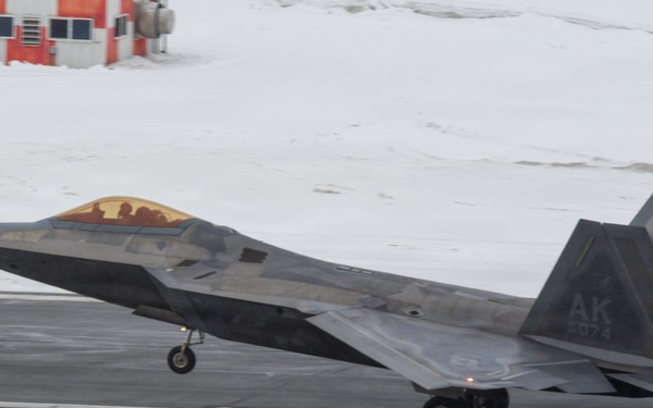 F-22 Raptor send-off in the snow