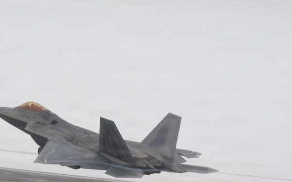 F-22 Raptor send-off in the snow