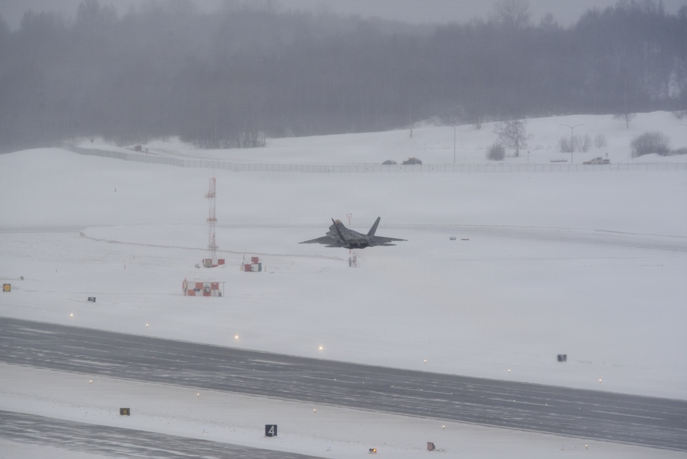 F-22 Raptor send-off in the snow