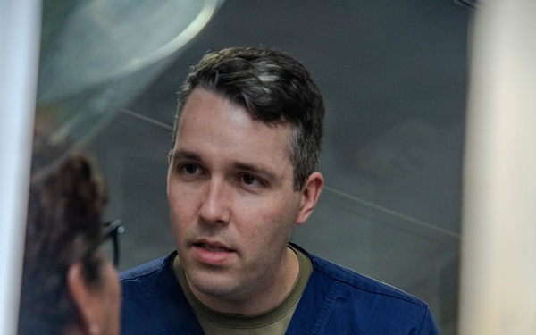 U.S. Service Members and Panamanian Health Officials Provide Optometry Services in Penonomé