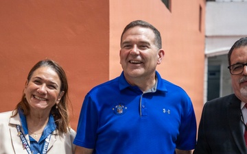 U.S. Army Western Hemisphere Command Surgeon visits doctors in Panama