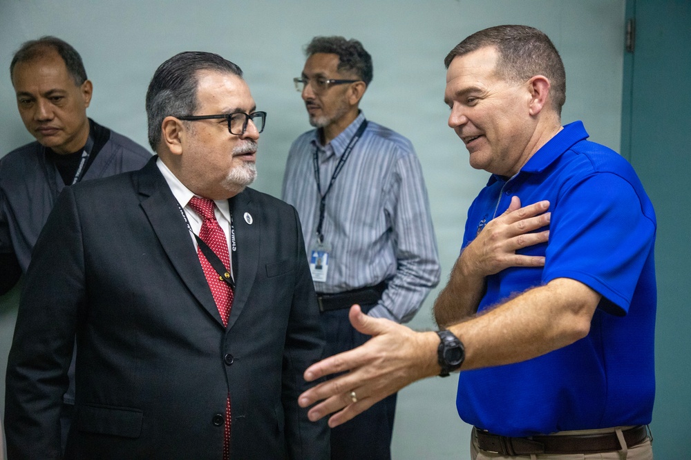 U.S. Army Western Hemisphere Command Surgeon visits doctors in Panama