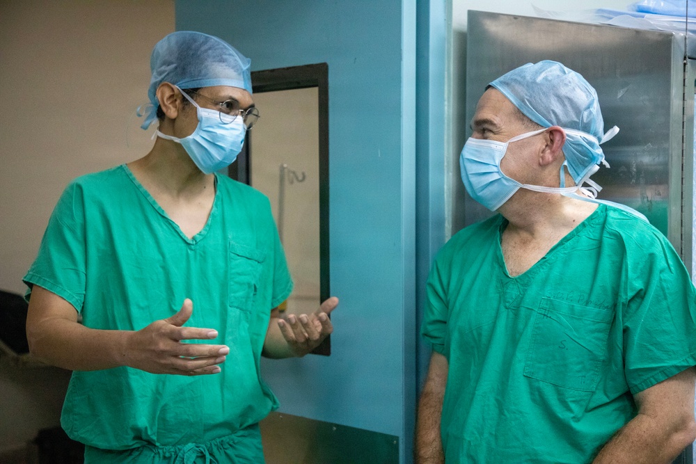 U.S. Army Western Hemisphere Command Surgeon visits doctors in Panama