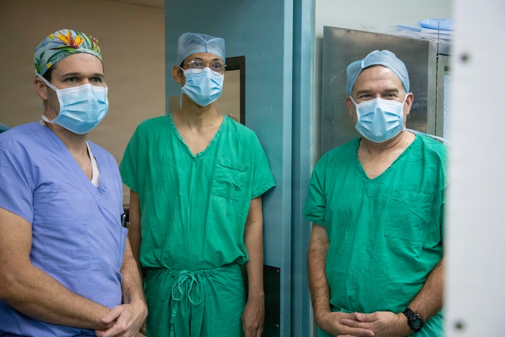 U.S. Army Western Hemisphere Command Surgeon visits doctors in Panama