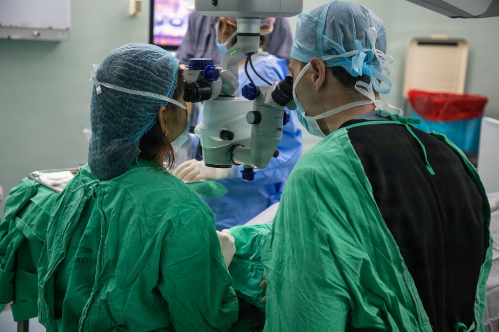 U.S. Army Western Hemisphere Command Surgeon visits doctors in Panama