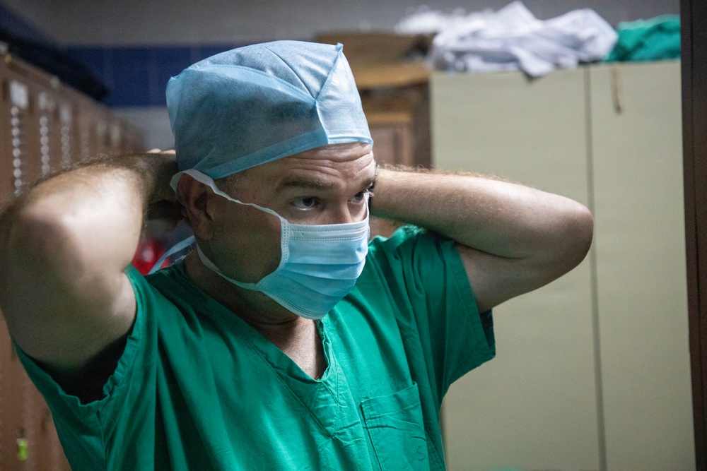 U.S. Army Western Hemisphere Command Surgeon visits doctors in Panama