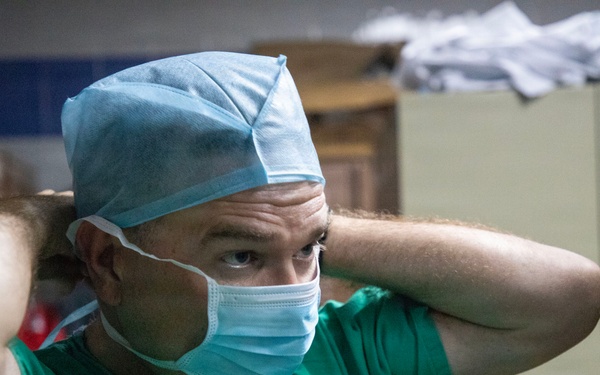 U.S. Army Western Hemisphere Command Surgeon visits doctors in Panama