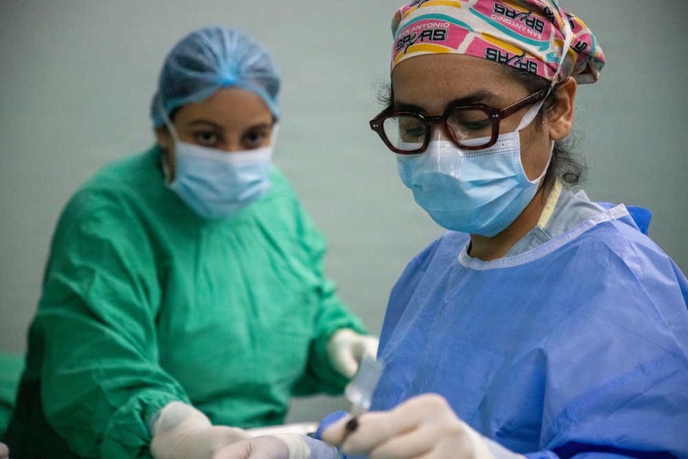 U.S. Army Western Hemisphere Command Surgeon visits doctors in Panama