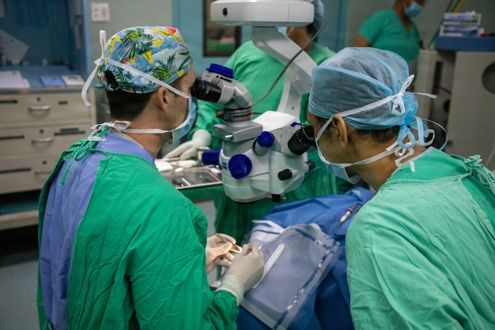 U.S. Army Western Hemisphere Command Surgeon visits doctors in Panama