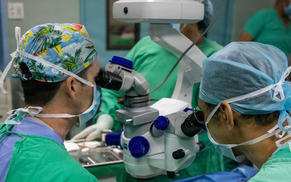U.S. Army Western Hemisphere Command Surgeon visits doctors in Panama