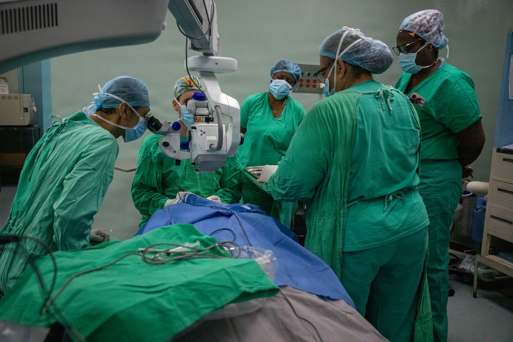 U.S. Army Western Hemisphere Command Surgeon visits doctors in Panama