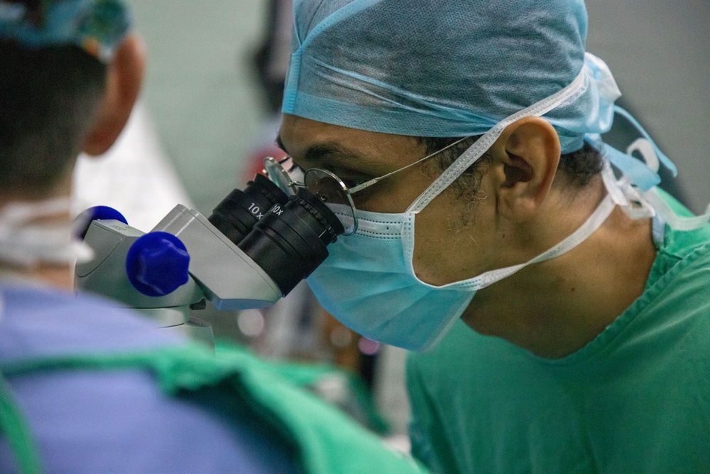 U.S. Army Western Hemisphere Command Surgeon visits doctors in Panama