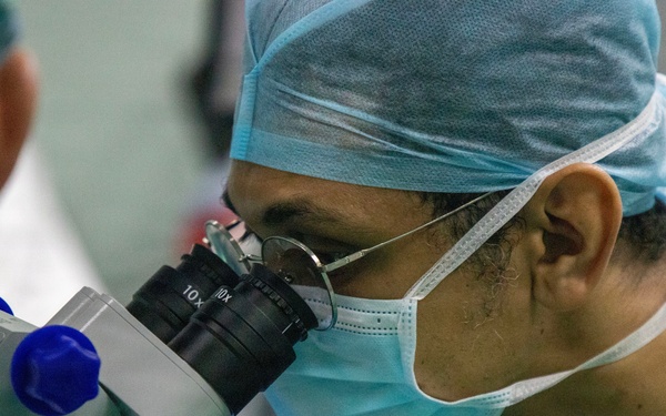 U.S. Army Western Hemisphere Command Surgeon visits doctors in Panama