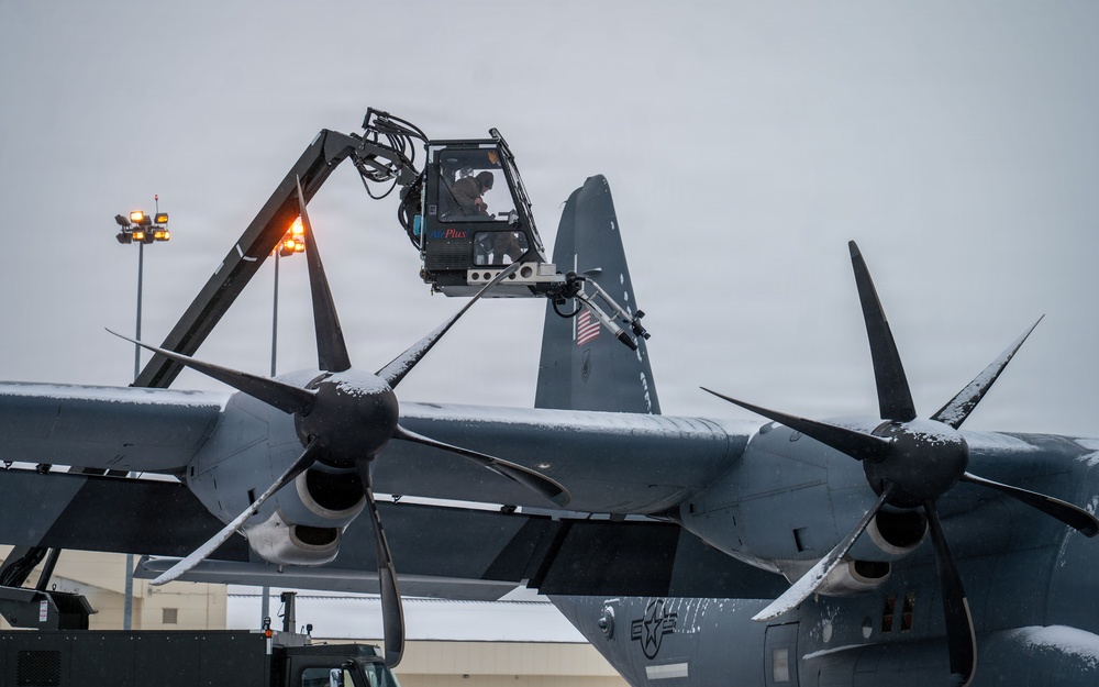 Cold Weather, Ready Aircraft: C-130J Deiced for JPMRC Operations
