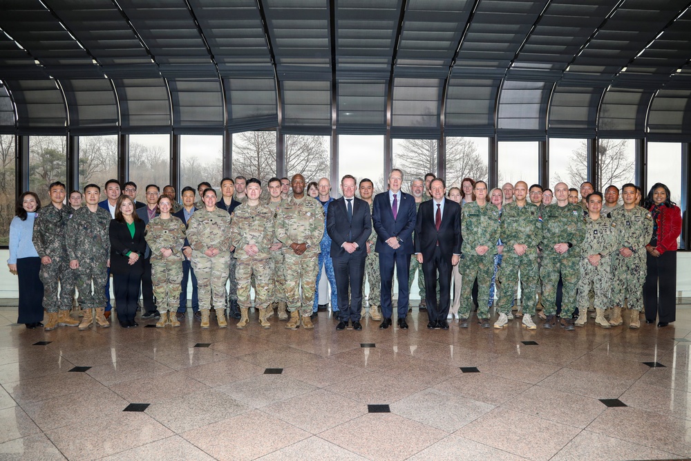 Netherlands Minister of Foreign Affairs visits South Korea