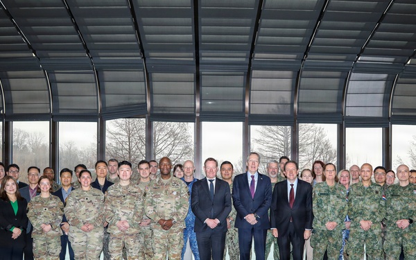 Netherlands Minister of Foreign Affairs visits South Korea