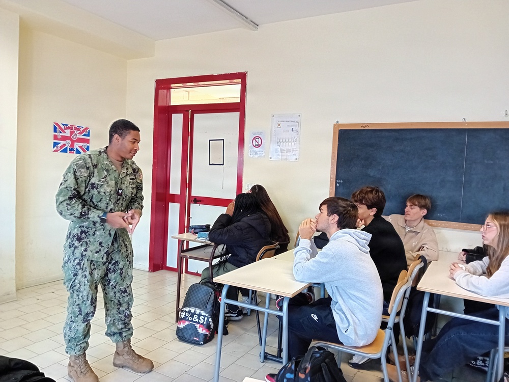 NSA Naples, Italian School Students Partner in Cultural Exchange