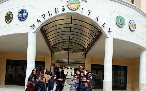 Italian Middle School Students Visit NSA Naples