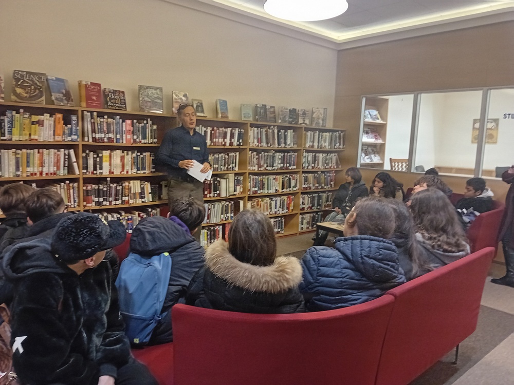 Italian Middle School Students Visit NSA Naples