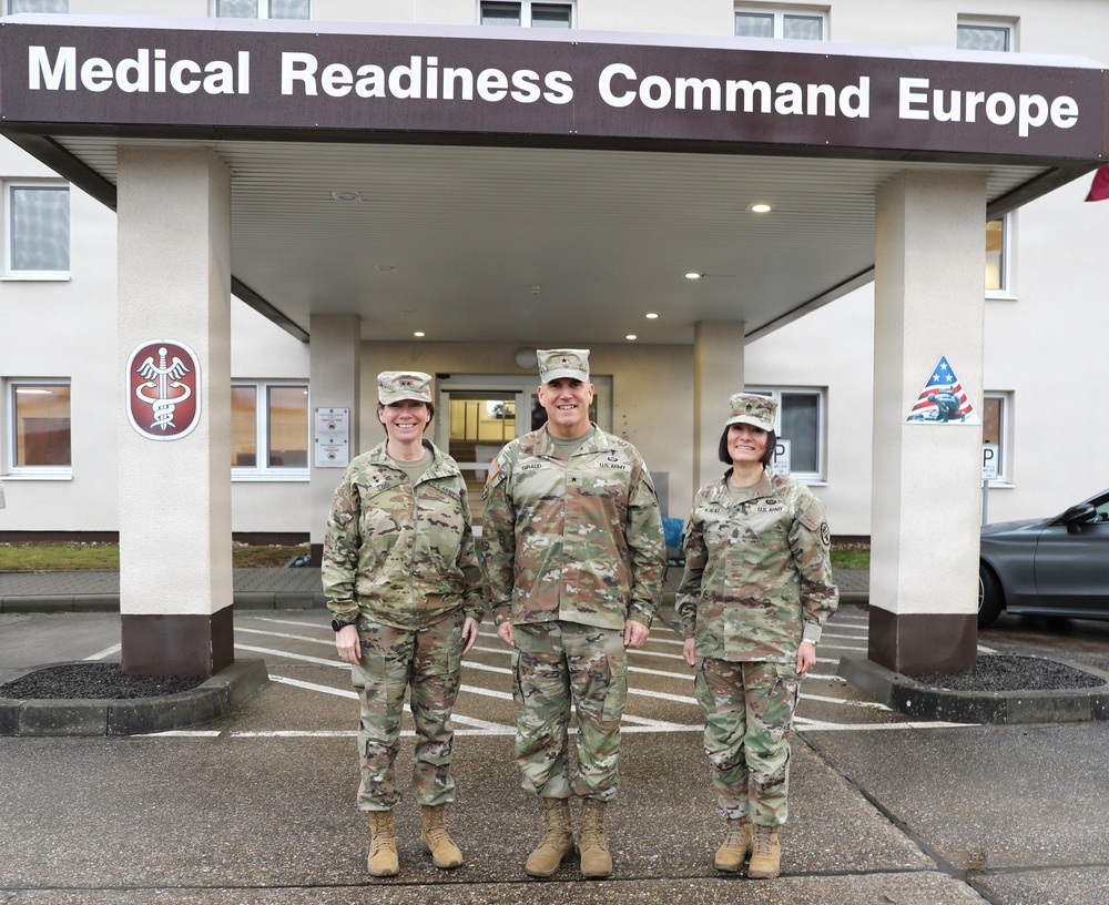 Medical Readiness Command, Europe hosts United States Army Medical Research and Development Command Senior Leader