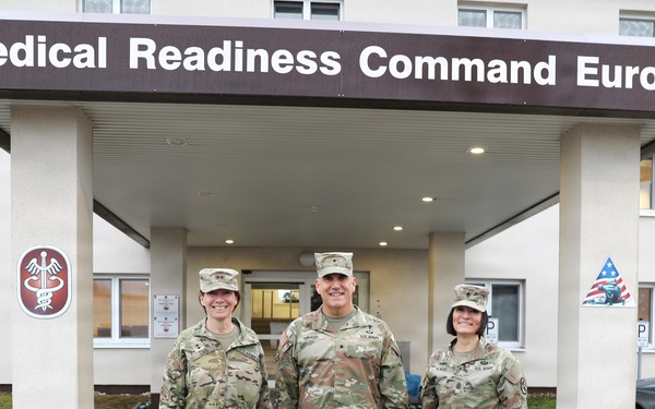 Medical Readiness Command, Europe hosts United States Army Medical Research and Development Command Senior Leader