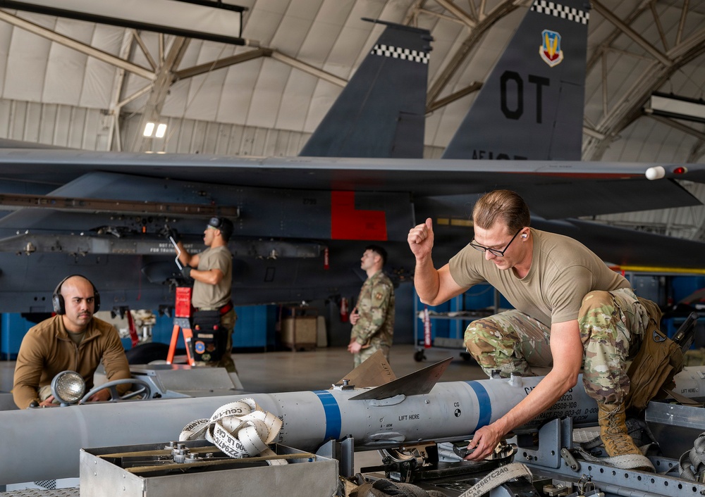 At the ready: weapons loaders battle for Q4 supremacy