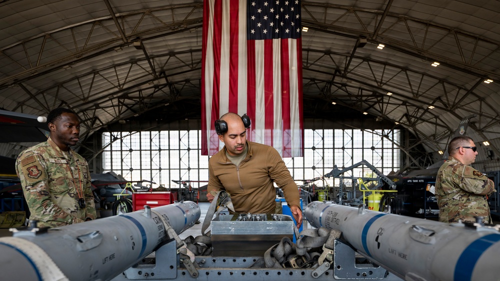 At the ready: weapons loaders battle for Q4 supremacy