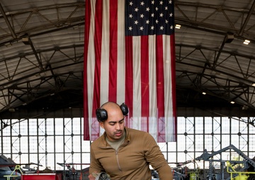 At the ready: weapons loaders battle for Q4 supremacy