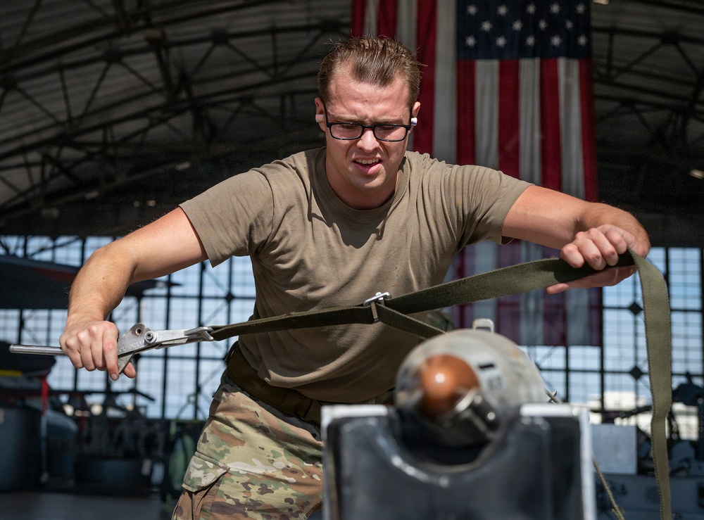 At the ready: weapons loaders battle for Q4 supremacy